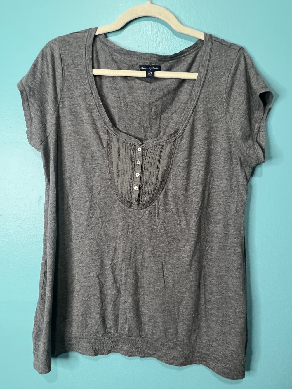 American Eage Outfitters Gray Short Sleeve Scoop Neck Tee with Pintuck Placket